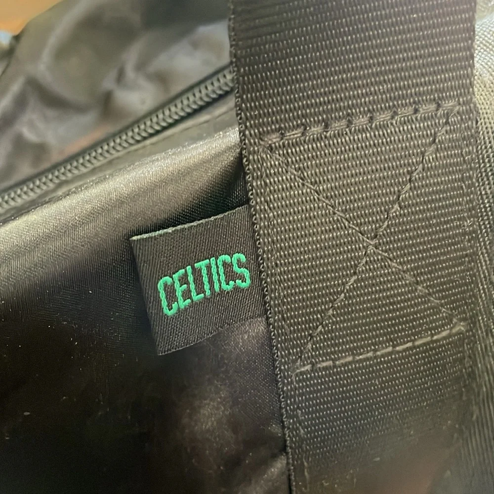 🎄Mitchelle & Ness Boston Celtics NBA Satin Duffel Bag.🎁